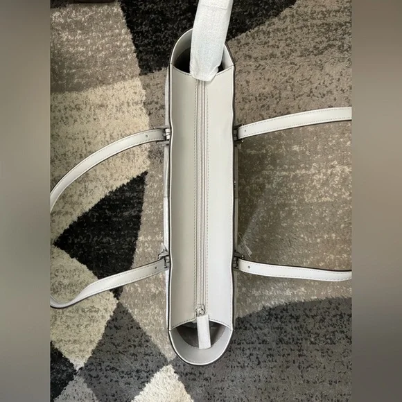 Michael Kors purse - Picture 4 of 6